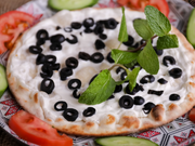 منقوشة لبنه مع زيتون