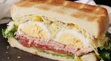 Potato Chips With Tomato And Pepper Sandwich