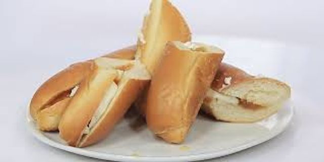 Halawa With Qeshta Sandwich