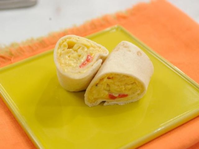 Egg roll with cheesse