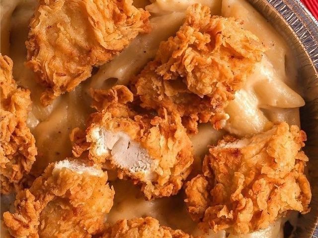 White Sauce Pasta With Crispy Chicken Offer