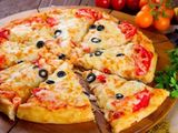 Oriental Pizza With Mozzarella Cheese Medium Size