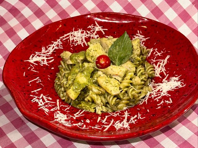 Fusilli Pollo Al Pesto