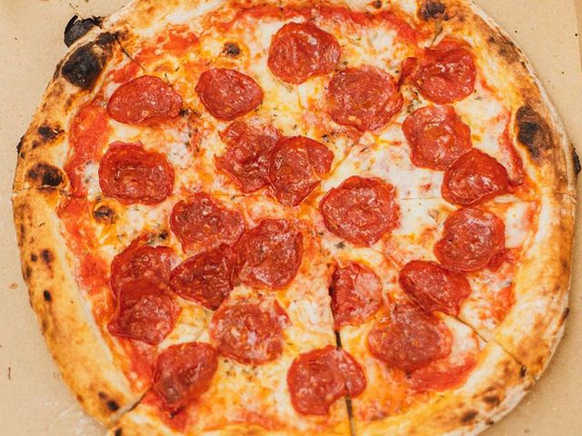 Salami Pizza