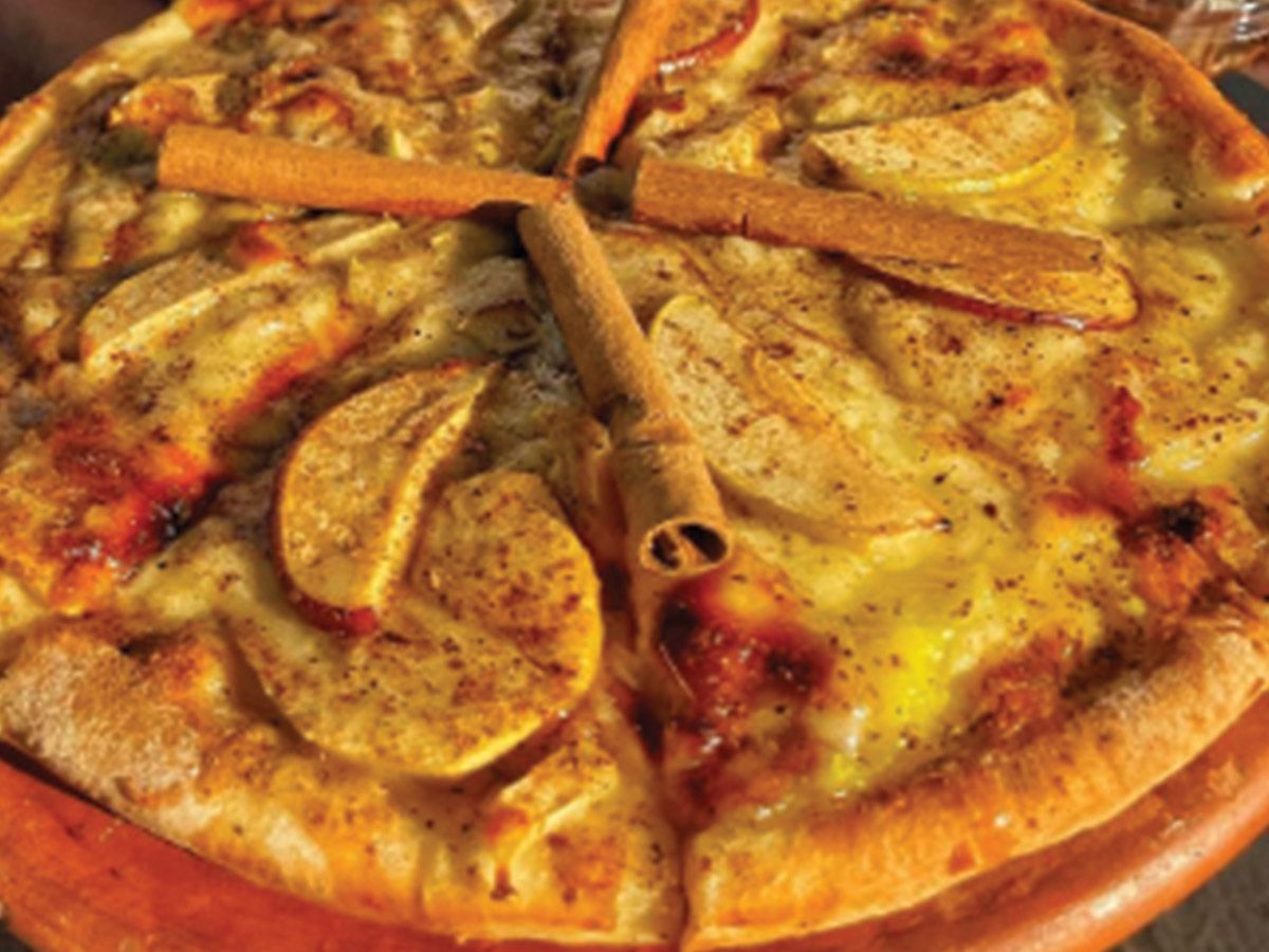 Cinnamon apple pizza