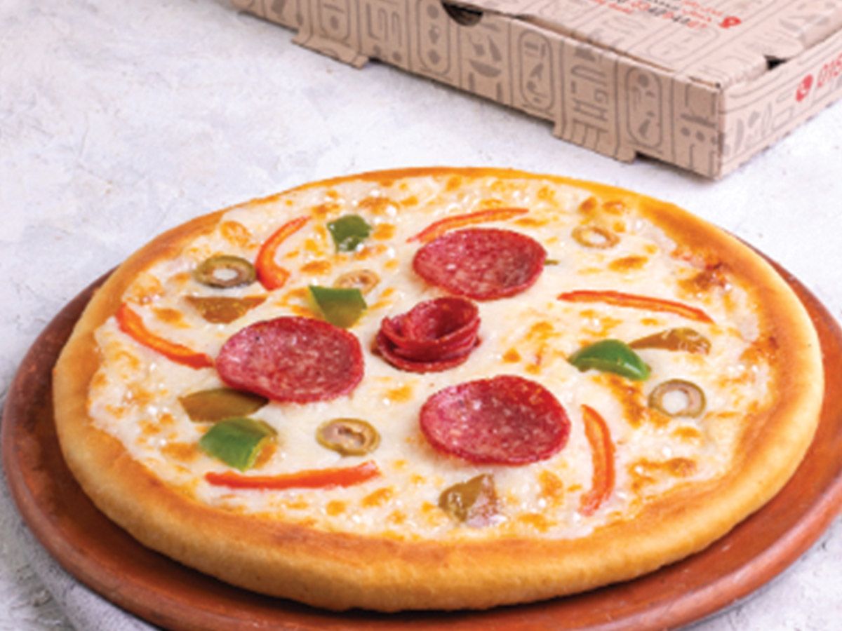 Salami pizza