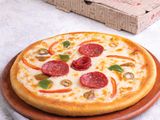 Salami pizza
