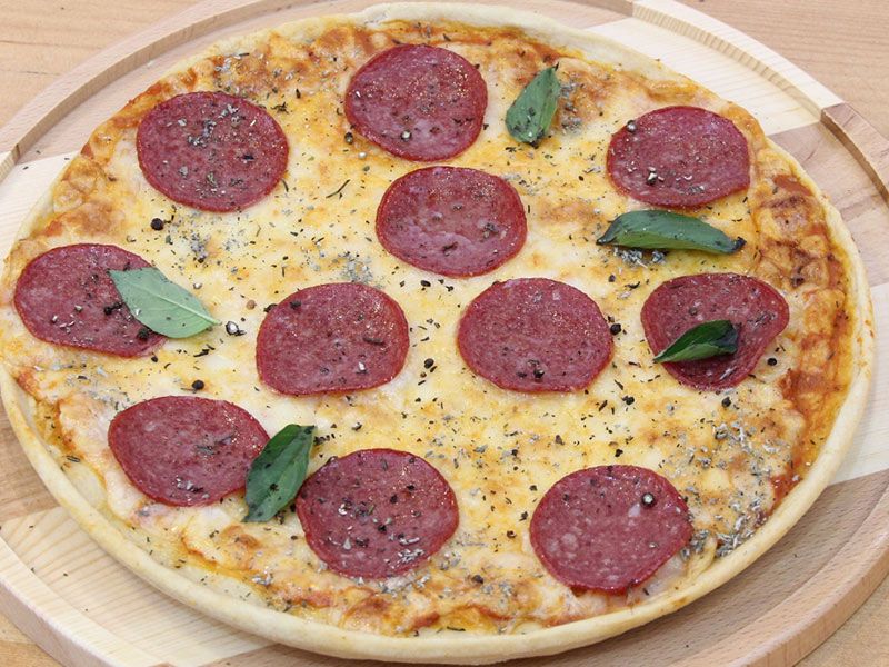 Salami Pizza