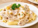 Pasta With Mushroom And White Sauce