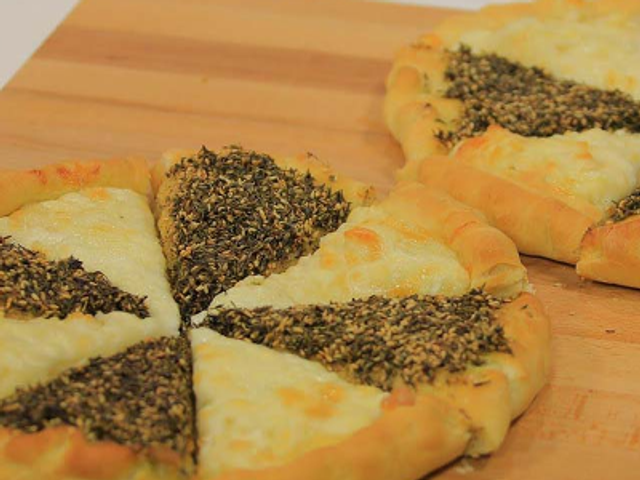 Cheese And Olives Manoucheh